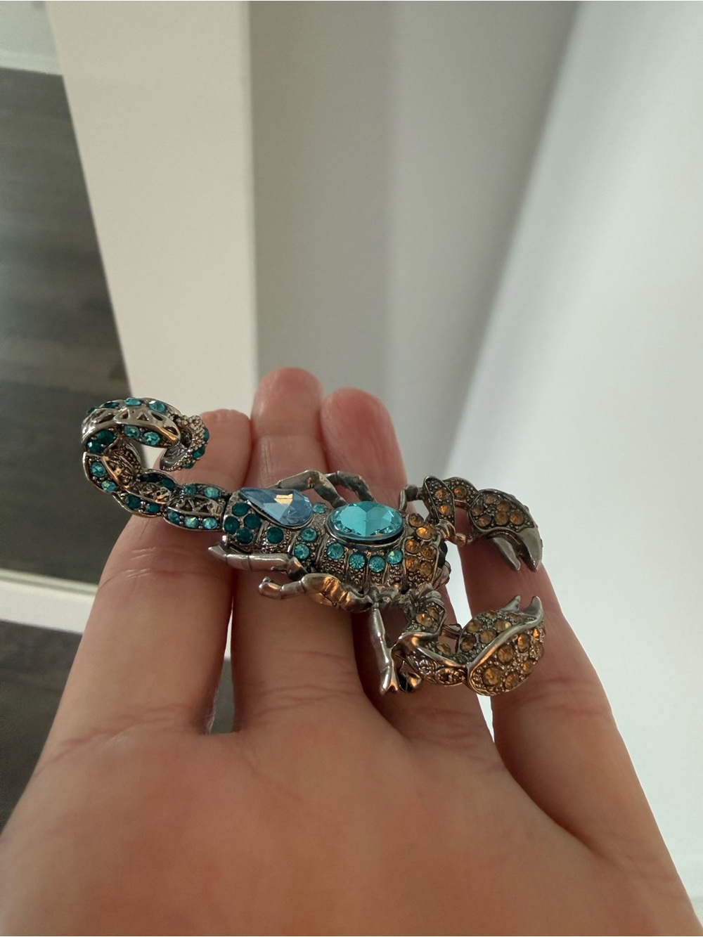 Source Unknown Scorpion Brooch with Teal and Amber Rhinestones - Picture 4 of 5
